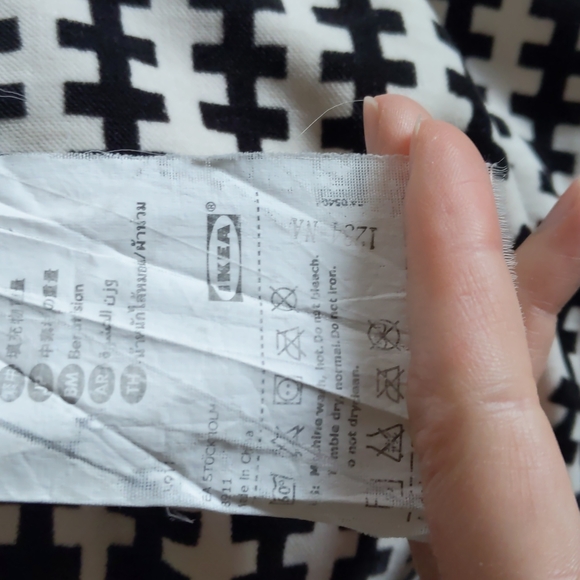 Set of 2 Ikea throw pillows - Picture 3 of 3